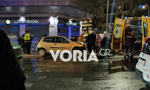 Θεσσαλονίκη: Αυτοκίνητο καβάλησε νησίδα και χτύπησε πεζό - Χωρίς φανάρι το σημείο