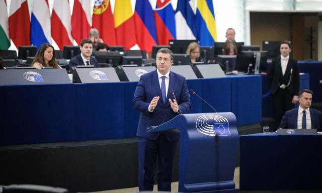 Απόστολος Τζιτζικώστας: Παρουσίασε τη στρατηγική για το μέλλον της Ευρωπαϊκής Αυτοκινητοβιομηχανίας