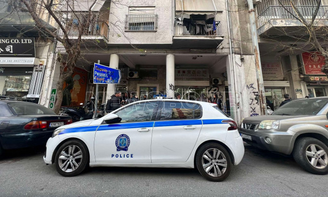 Θρίλερ στην Ομόνοια: Βρέθηκε νεκρός άνδρας με σακούλα στο κεφάλι και δεμένος χειροπόδαρα