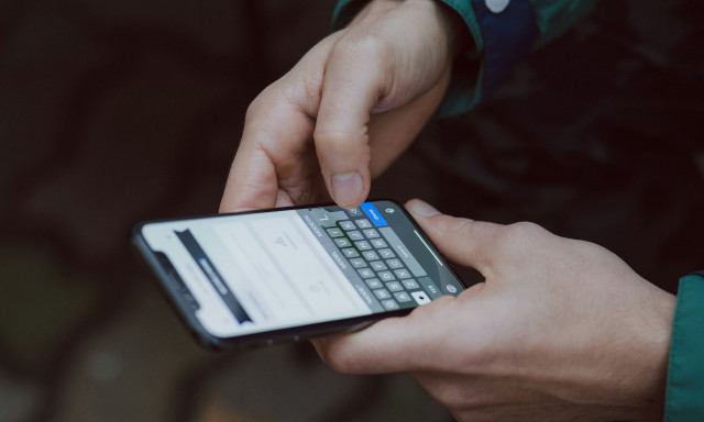 Λάρισα: Γυναίκα τον σαγήνευσε και τον έπεισε να μεταφέρει 5.620 ευρώ μέσω των social media