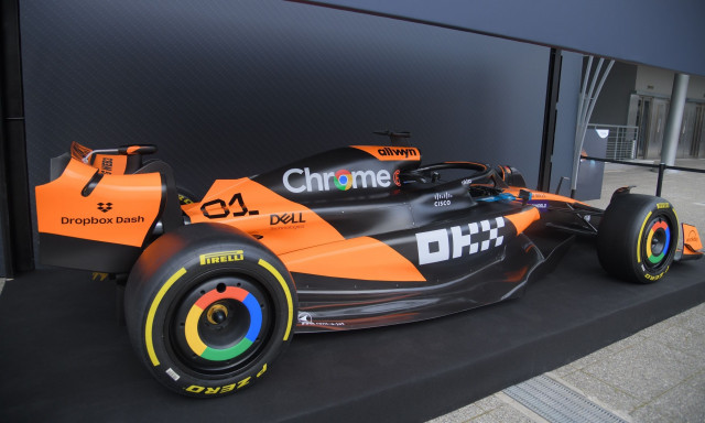 Θέλεις φωτογραφία με το αυθεντικό μονοθέσιο της McLaren; Μάθε πώς θα ζήσεις την απόλυτη εμπειρία