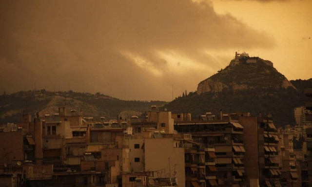 Καιρός: Αποπνικτικό «κοκτέιλ» σκόνης και υψηλών θερμοκρασιών – Πού θα σημειωθούν λασποβροχές