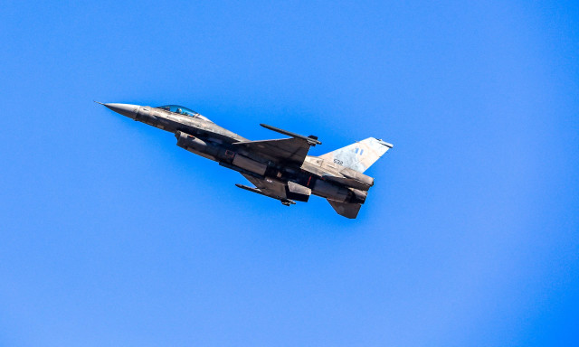 Παρθενική πτήση για τα βουλγαρικά F-16