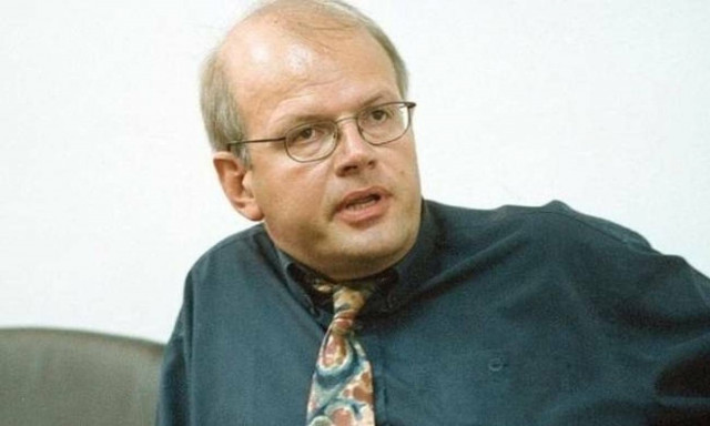 Άκης Τσελέντης: Με κατάγματα ο σεισμολόγος - Πήγε να σώσει γλάρο και χτύπησε