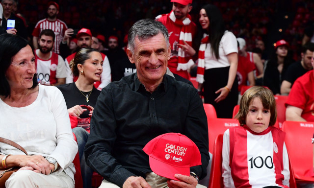 Ολυμπιακός - Παναθηναϊκός AKTOR: Στο ΣΕΦ ο Μεντιλίμπαρ - Αποθεώθηκε από τους οπαδούς