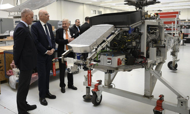 Ο Νίκος Δένδιας στην Αυστρία - Επισκέφτηκε εγκαταστάσεις παραγωγής drones