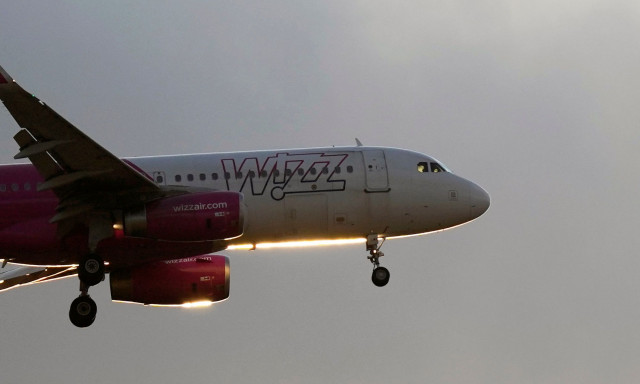 Αναγκαστική προσγείωση αεροσκάφους στην Αθήνα λόγω μεθυσμένης επιβάτιδας – Δείτε βίντεο