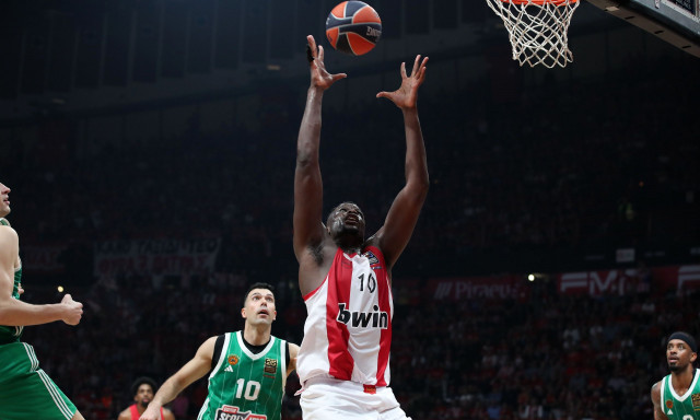 Ολυμπιακός - Παναθηναϊκός AKTOR: Τα βήματα του Φαλ στο καλάθι που έκρινε το ντέρμπι (vid)