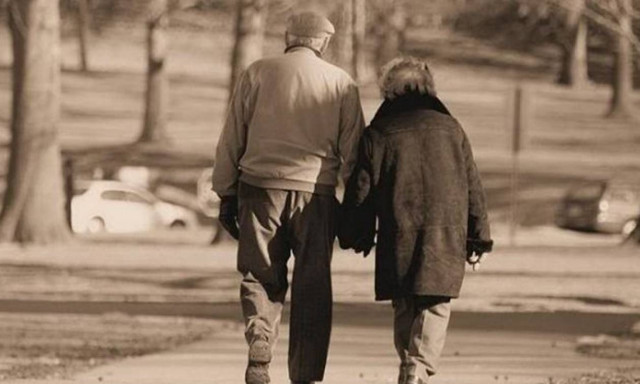 «Μην μιλήσεις καθόλου αλλιώς σε σφάξαμε»: Στιγμές τρόμου για ηλικιωμένο ζευγάρι στο Πόρτο Ράφτη