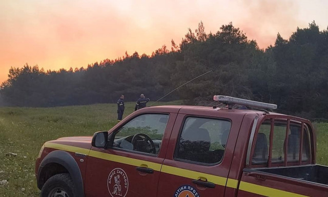 Φωτιά στη Ζάκυνθο: Ενίσχυση των δυνάμεων στον Κοιλιώμενο – Επιχειρεί και ελικόπτερο