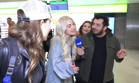 Έξαλλη η Ιωάννα Τούνη με τους δημοσιογράφους - «Παιδιά μπορώ να ζήσω τη ζωή μου;»