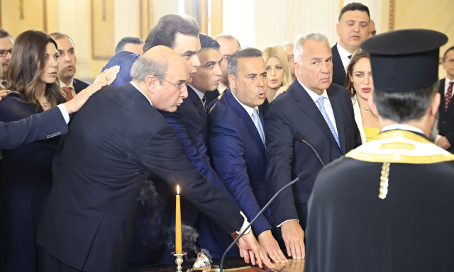 LIVE BLOG: Ορκωμοσία των νέων μελών της κυβέρνησης – Συνεδρίασε το ανανεωμένο υπουργικό συμβούλιο