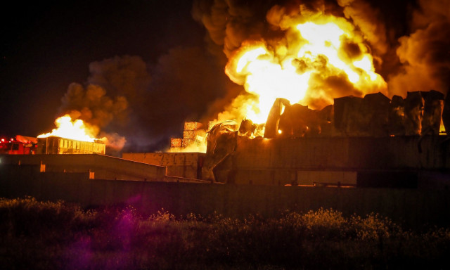 Φωτιά στη Ριτσώνα: Παρανάλωμα του πυρός εργοστάσιο - Τι λέει στο Newsbomb η δήμαρχος Χαλκιδέων