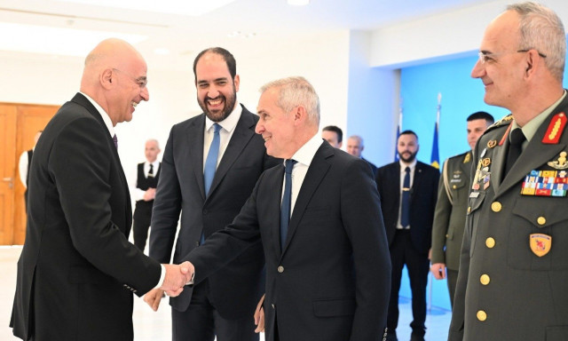 Δένδιας: Ο Κεφαλογιάννης δίνει την σκυτάλη της μεταρρύθμισης στις Ένοπλες Δυνάμεις, στον Δαβάκη