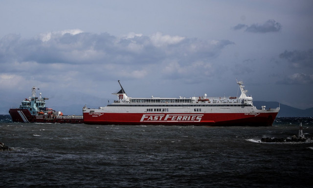 Μηχανική βλάβη στο «Fast Ferries Andros» στο λιμάνι της Μυκόνου - Ταλαιπωρία για τους επιβάτες