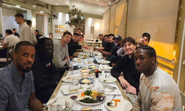 Παναθηναϊκός AKTOR: Ο Κώστας Σλούκας έκανε το τραπέζι σε όλη την ομάδα στη Θεσσαλονίκη