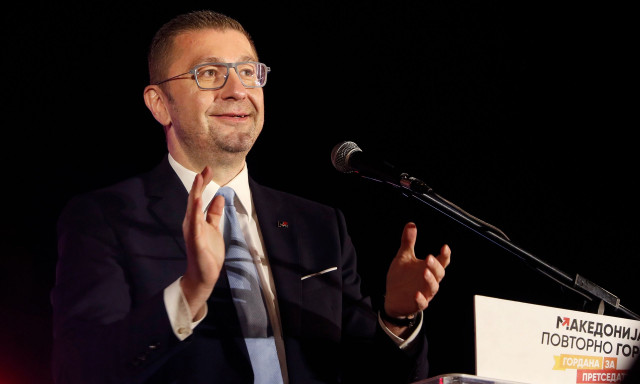 Φωτιά στα Σκόπια – Μίτσκοσκι: «Αλληλεγγύη, ανθρωπιά και υπευθυνότητα»