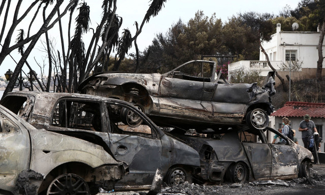 Μάτι - Τέλη για καμένα οχήματα: «Μας καλούν να πληρώσουμε για κάτι που δεν υπάρχει», λέει πυρόπληκτη