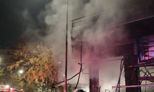 Παρανάλωμα του πυρός φούρνος στη Βουλιαγμένη - Εκκενώθηκε πολυκατοικία, δείτε το βίντεο