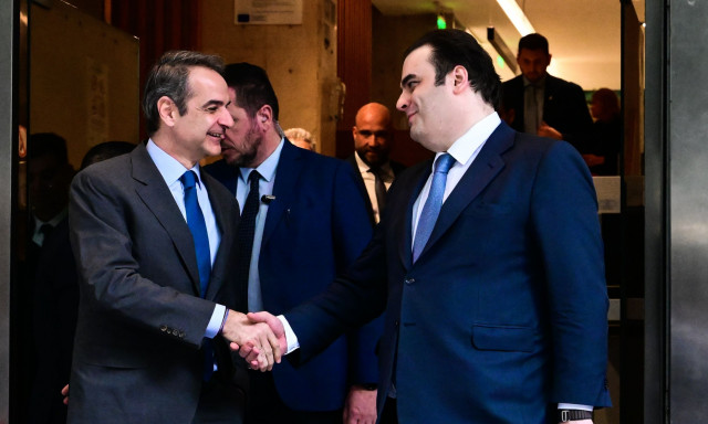 Η ανάρτηση του πρωθυπουργού για την επίσκεψη στο υπουργείο Οικονομικών