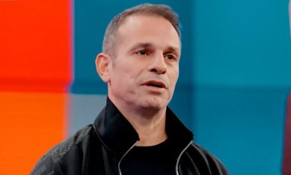 Ντέμης Νικολαΐδης: «Πέρασα κατάθλιψη, έπινα χωρίς να μου αρέσει το αλκοόλ»