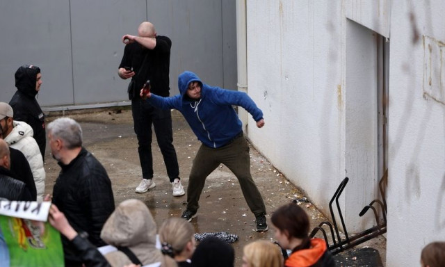 Γης μαδιάμ στα Σκόπια μετά την τραγωδία στο κλαμπ - Βίντεο από τα σοβαρά επεισόδια και τις ταραχές