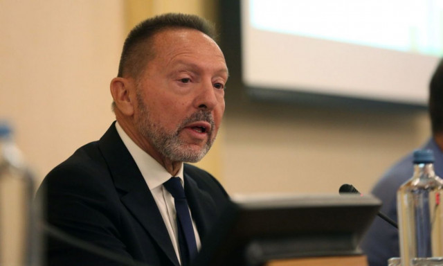 Ο Στουρνάρας ξεκαθαρίζει: Δεν υπάρχει περιθώριο για 13ο και 14ο μισθό στο Δημόσιο