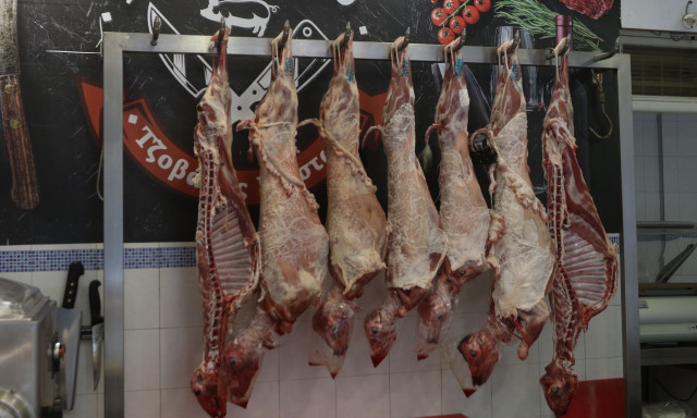 Ξεκίνησε η μάχη του... οβελία - Ξεμένει η αγορά από αρνιά ενόψει Πάσχα - Στα ύψη οι τιμές