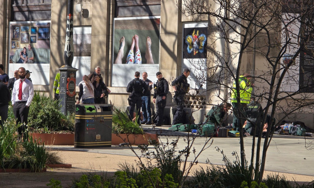 Αγγλία: Φορτηγάκι έπεσε σε πλήθος ανθρώπων - Μία νεκρή, δύο βαριά τραυματίες - Συνελήφθη ο δράστης