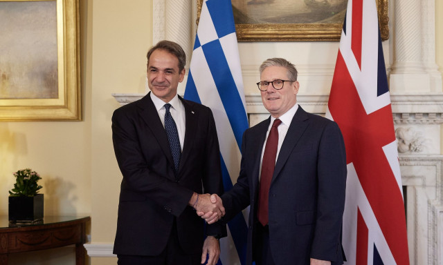 Επικοινωνία Μητσοτάκη - Στάρμερ για την Ουκρανία: Η Ελλάδα υπέρ μιας δίκαιης και βιώσιμης ειρήνης