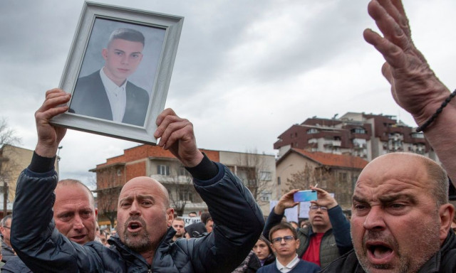 Οργή στα Σκόπια: Χιλιάδες άνθρωποι στους δρόμους μετά τη φονική πυρκαγιά - «Θέλουμε δικαιοσύνη»