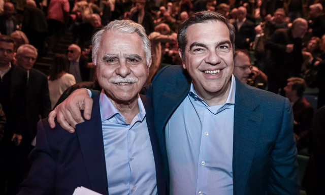 Ανάρτηση Τσίπρα από το βιβλίο του Γιάννη Μπαλάφα: Η χώρα βαδίζει στα βράχια