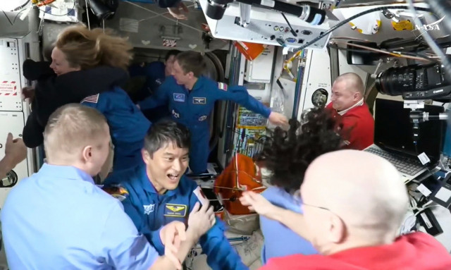 NASA - Η ώρα της επιστροφής για τους «ναυαγούς αστροναύτες» - LIVE