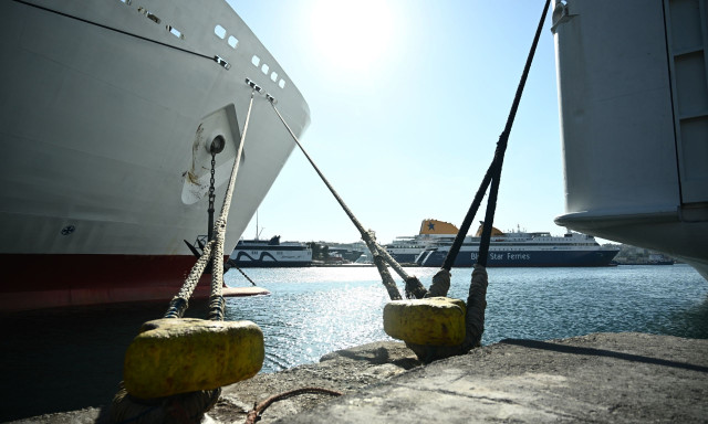 Κρουαζιερόπλοιο προσέκρουσε στο λιμάνι του Πειραιά - Σώοι οι 450 επιβάτες