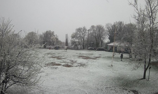 Χιονίζει στη Θεσσαλονίκη - Χωρίς προβλήματα η κυκλοφορία