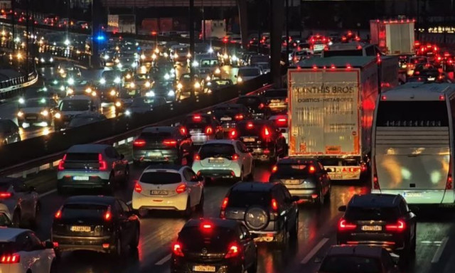 «Φράκαρε» η Αθήνα από το μποτιλιάρισμα - Τεράστια προβλήματα σε Κηφισό και κέντρο