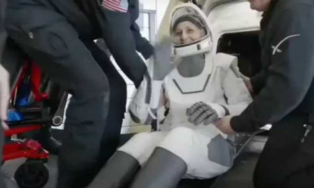 Η πρώτη φωτογραφία των αστροναυτών που γύρισαν μετά από 9 μήνες στη Γη