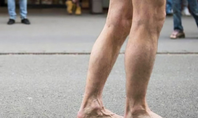 Απίστευτο περιστατικό στην Λάρισα: Μέθυσε και έβγαλε τα ρούχα του στην πλατεία μέρα – μεσημέρι