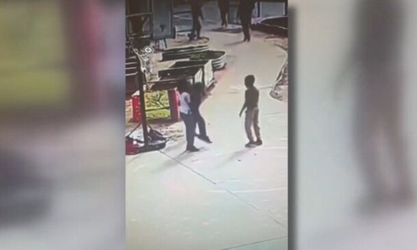 ΗΠΑ: 9χρονο αγόρι έσωσε φίλο του από πνιγμό στο σχολείο, χρησιμοποιώντας την λαβή Heimlich