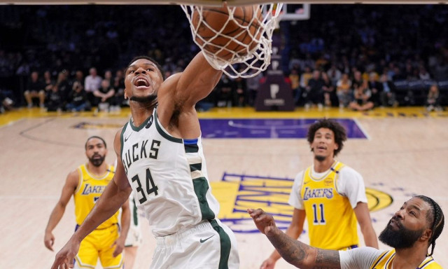 NBA: Αφηνιασμένος Γιάννης Αντετοκούνμπο διέλυσε τους Λέικερς στο Λος Άντζελες - Δείτε βίντεο