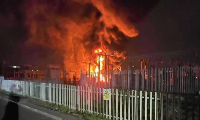 Λονδίνο: Φωτιά προκαλεί μπλακ άουτ στις πτήσεις – Κλείνει για μία μέρα το αεροδρόμιο του Χίθροου