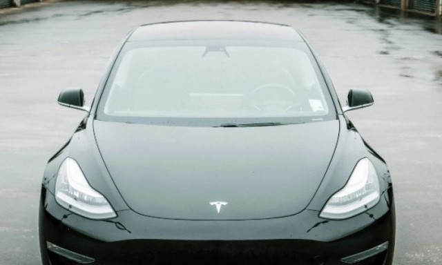 Ακτίβιστες «τερμάτισαν» την κόντρα με Μασκ: Έγραψαν τεράστιο μήνυμα στην άμμο κατά της Tesla