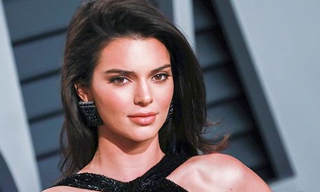 Kendall Jenner: Οι νέες topless φωτογραφίες στο Instagram