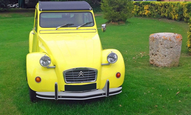 Βόλος: Το μήνυμα οδηγού κλασικού παλιού αυτοκινήτου που κεντρίζει τα βλέμματα στο πέρασμά του