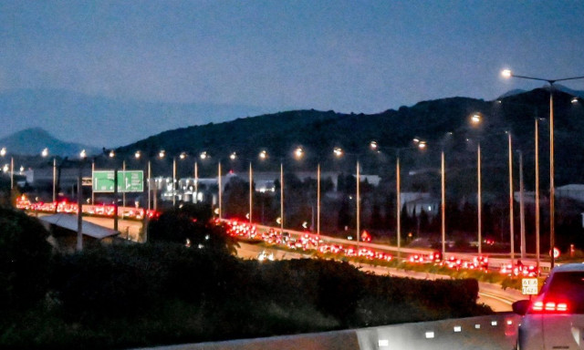 Έξοδος εκδρομέων για την 25η Μαρτίου: Πάνω από 36.000 οχήματα πέρασαν τα διόδια τις Ελευσίνας