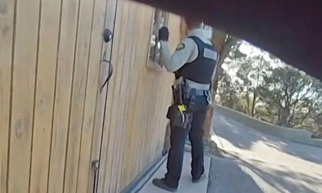 Τζιν Χάκμαν: Ανατριχιαστικοί διάλογοι των αστυνομικών τη στιγμή που βρίσκουν τις σορούς