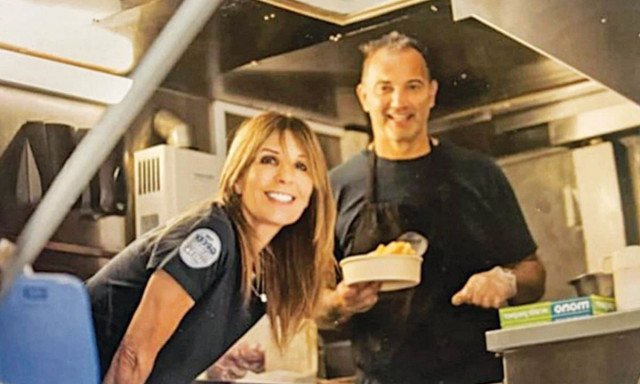 Το ζευγάρι Ελλήνων που… παράτησε τη Σαντορίνη και συστήνει στους Νεοζηλανδούς το ελληνικό σουβλάκι