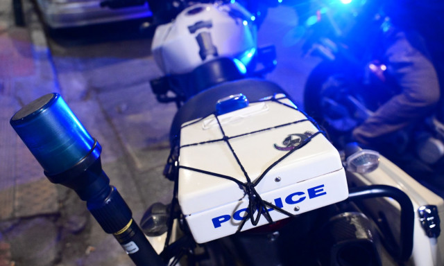 Επεισοδιακή νύχτα στη Λαμία: Τρία επεισόδια με συμπλοκή ανηλίκων στο κέντρο της πόλης