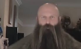 ΗΠΑ: Άνδρας κερδίζει βραβείο για το καλύτερο μούσι - Τα γένια του φτάνουν το 1,5 μέτρο