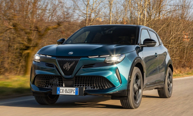 Η τετρακίνητη Alfa Romeo Junior Ibrida Q4 στην Ελλάδα – Πόσο κοστίζει